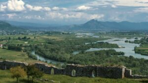 Shkoder: zicht vanop Rozafa Kasteel Foto: Unsplash