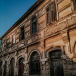 Vergane glorie, gevel in Shkoder Foto: Unsplash